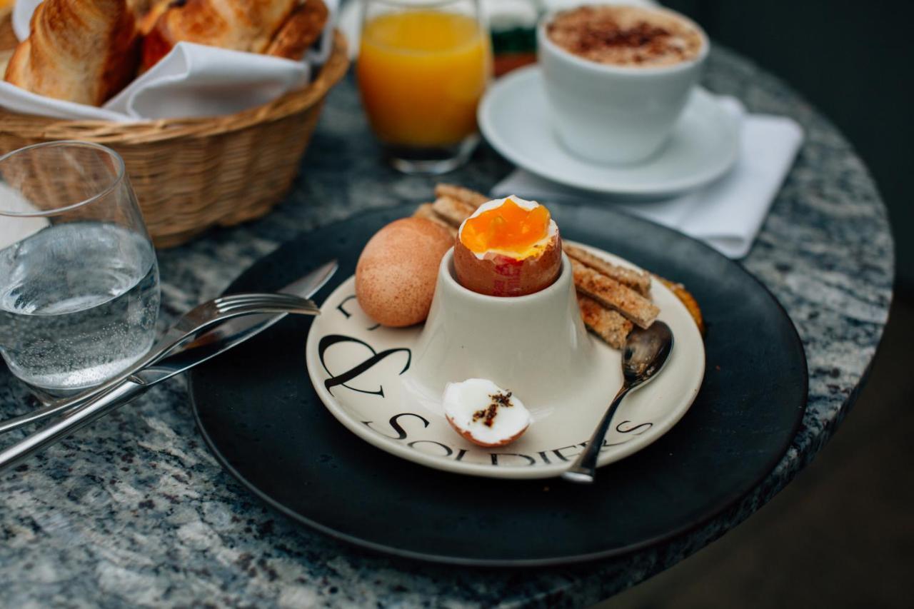 Port Na Craig Inn & Restaurant ピトロクリー エクステリア 写真