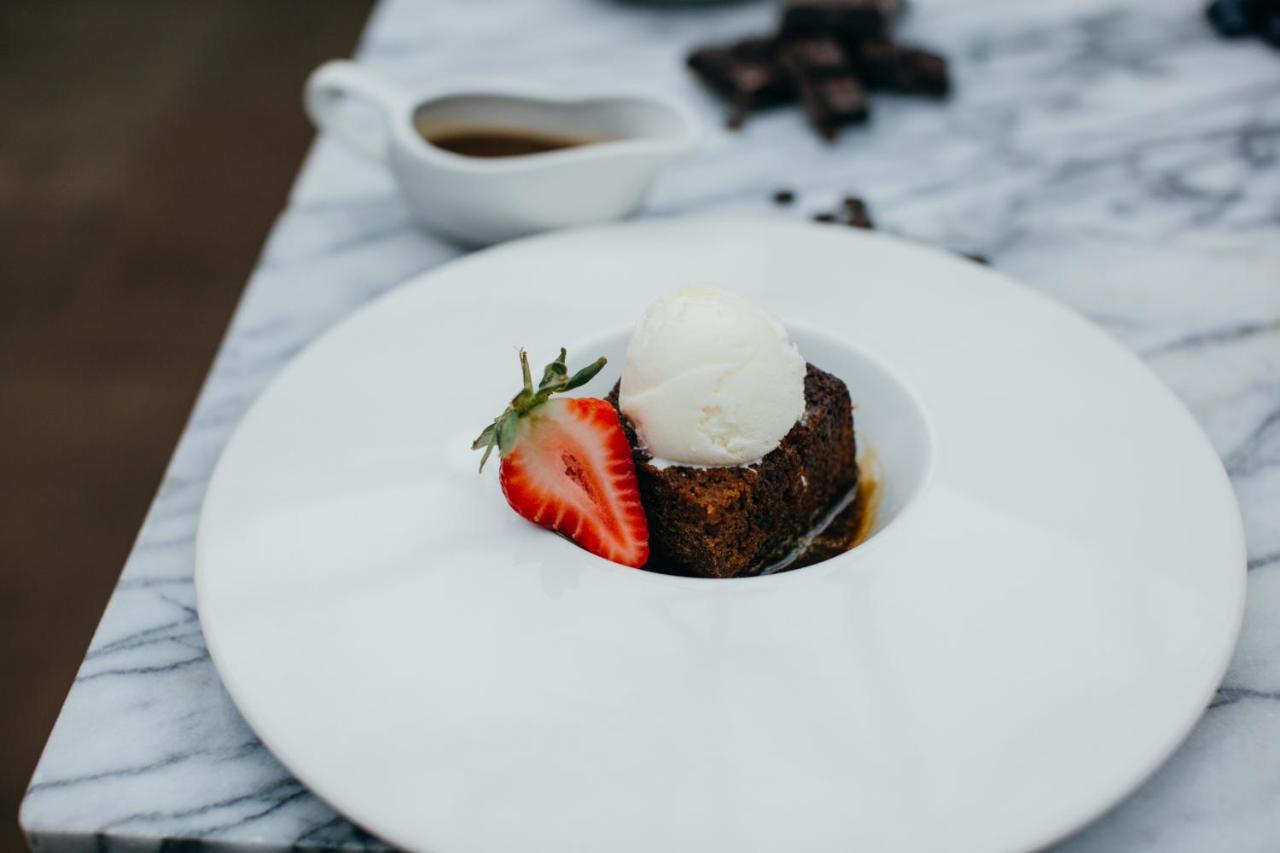 Port Na Craig Inn & Restaurant ピトロクリー エクステリア 写真