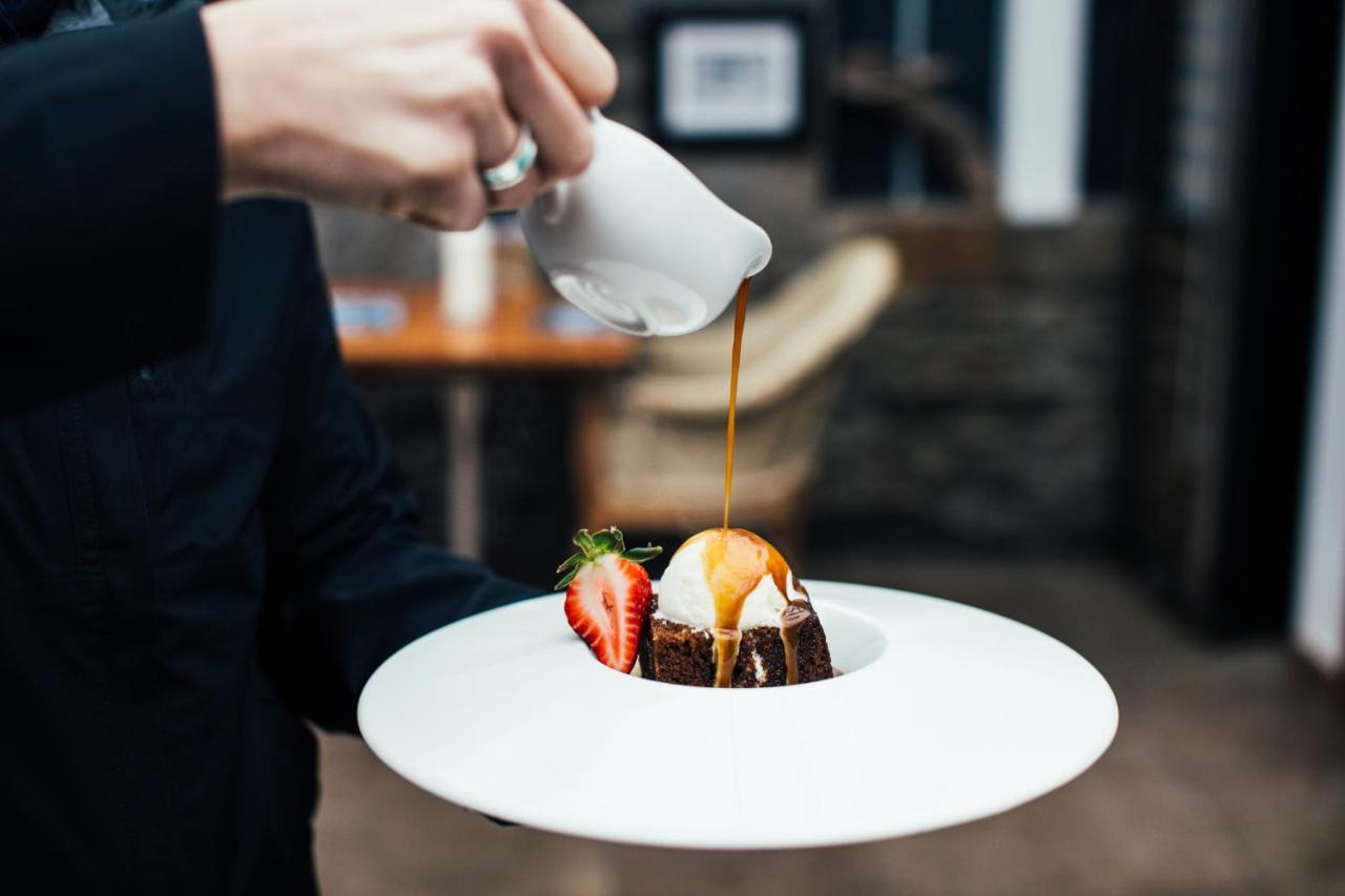Port Na Craig Inn & Restaurant ピトロクリー エクステリア 写真